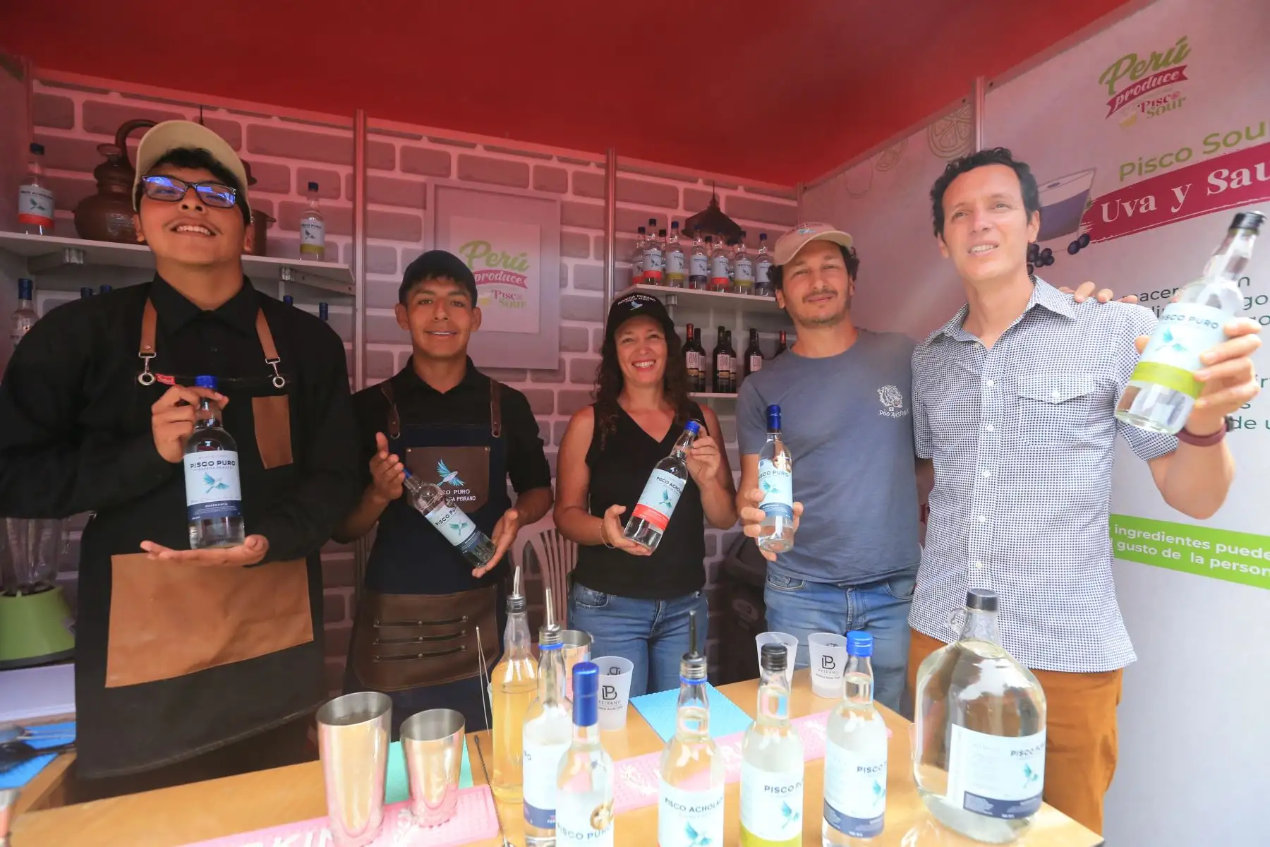 El Ministerio de la Producción y la Municipalidad Distrital de Barranco,  inauguran Feria Perú Produce por el Día Nacional del Pisco Sour, que contará con la participación de más 45 mype entre bodegas pisqueras, gastronómicas y alimentos y bebidas en general. 

Los empresarios de Ica, Lima, Tacna, Moquegua, entre otros, ofertarán lo mejor de su producción a precios increíbles de feria. FOTO:ANDINA/Hector Vinces.