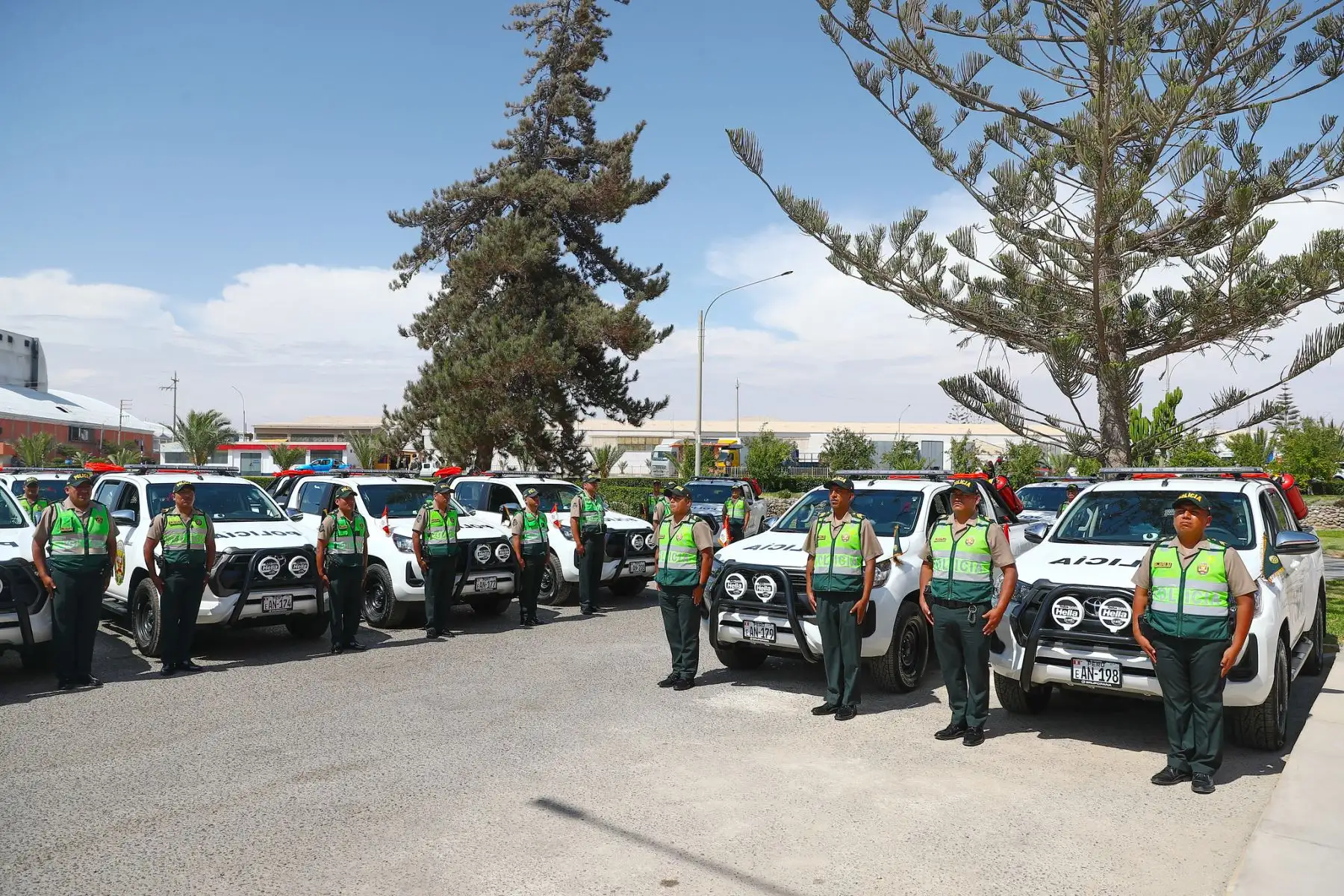 Entrega de 30 camionetas equipadas por parte del GORE Tacna a la Región Policial de Tacna. Foto: ANDINA/Prensa Presidencia
