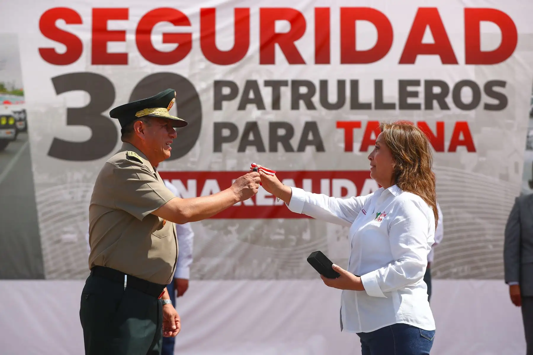 Entrega de 30 camionetas equipadas por parte del GORE Tacna a la Región Policial de Tacna. Foto: ANDINA/Prensa Presidencia