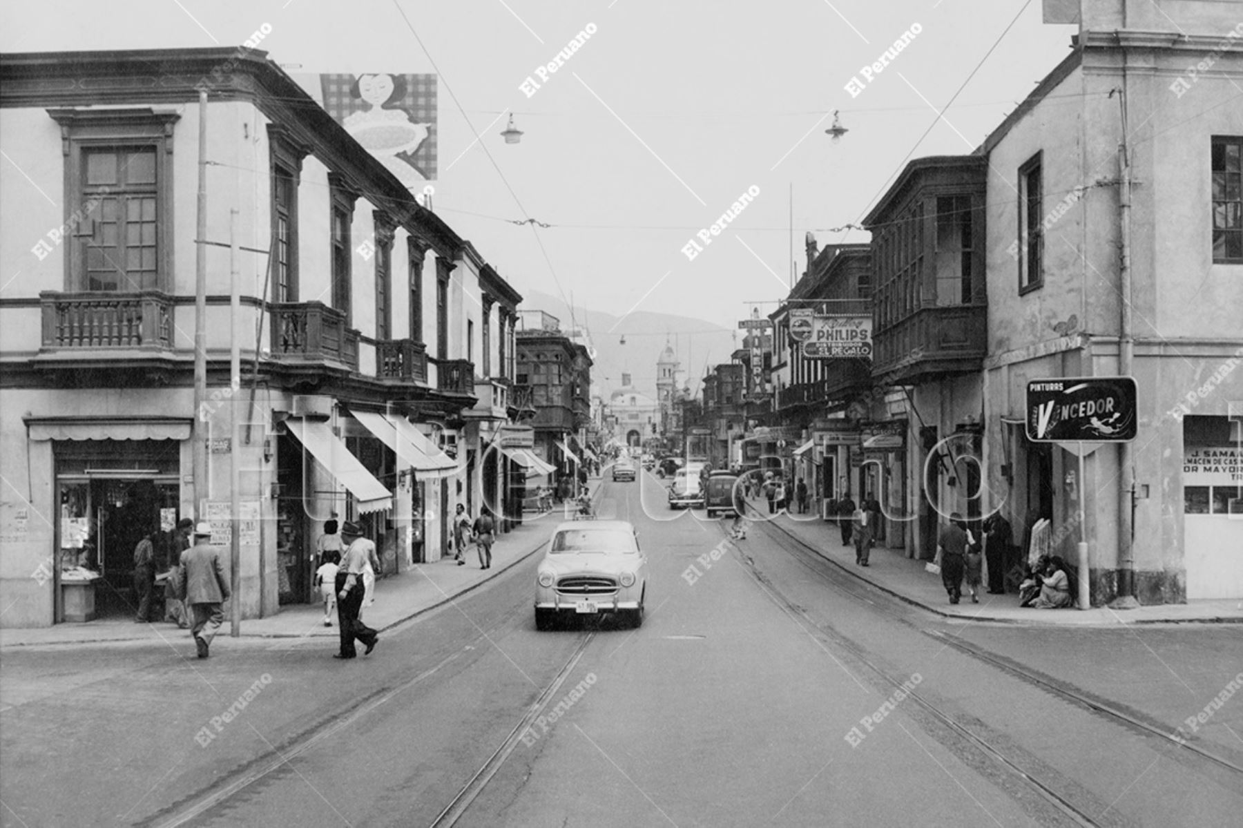 Lima - 1957 / Tradicional  jirón Trujillo y la Iglesia de San Lázaro en el distrito del Rímac. Foto: Archivo Histórico de El Peruano