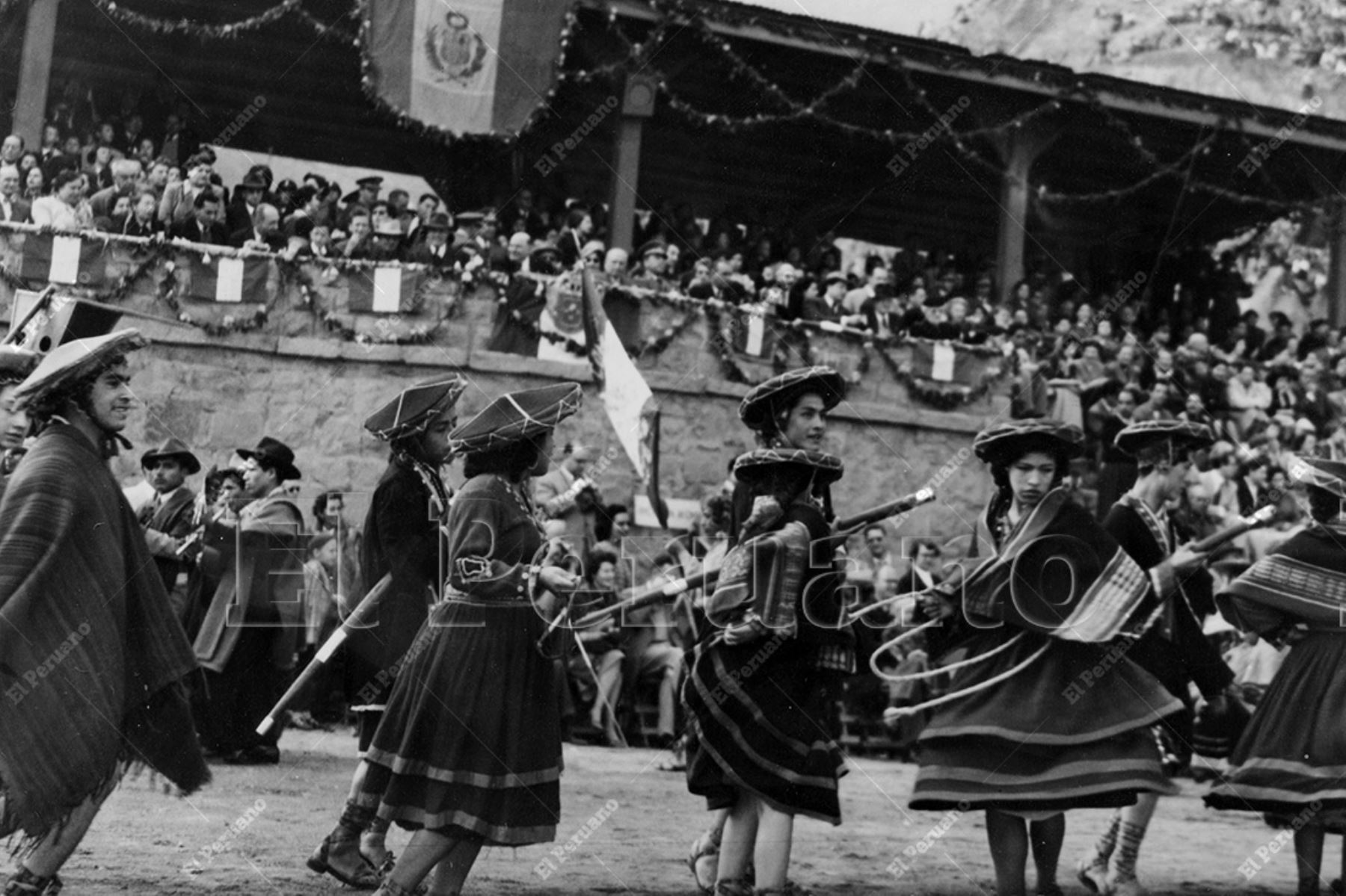 Lima - 24 Junio 1954 / Aspectos de la tradicional Fiesta de Amancaes en el Rímac. Treinta conjuntos de música criolla y nativa que fueron cálidamente aplaudidos. Foto: Archivo Histórico de El Peruano