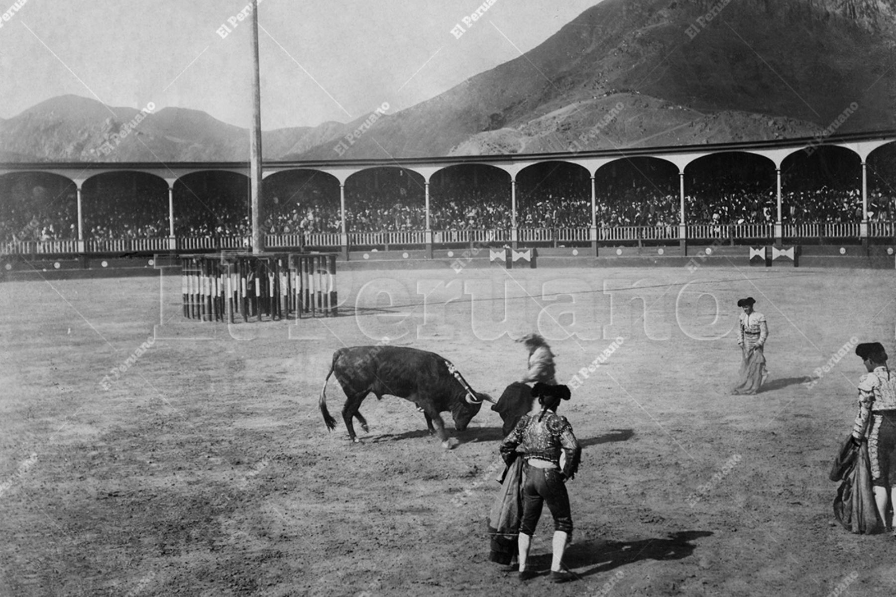 Lima - sin fecha / Feria taurina en la histórica Plaza de Acho. Foto: Archivo Histórico de El Peruano