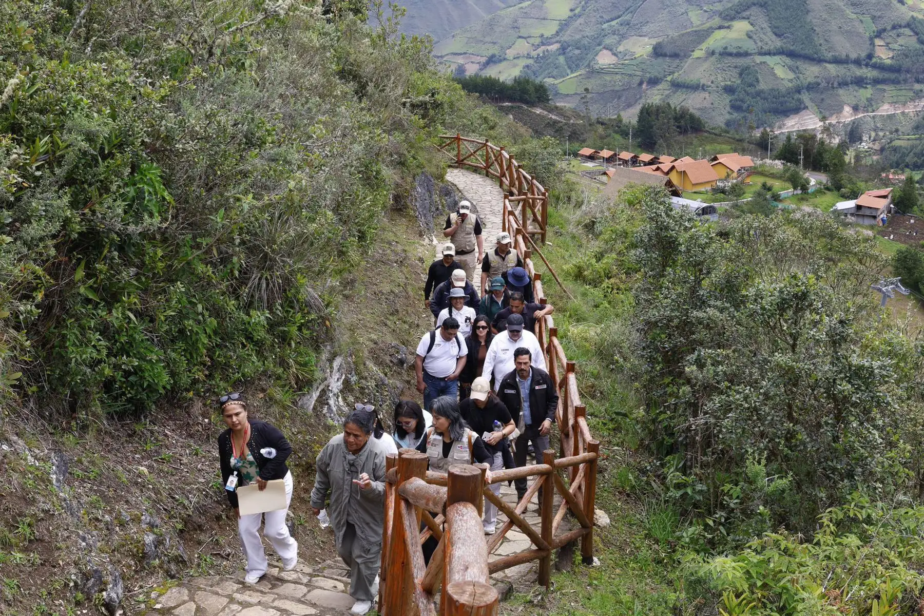El ministro de Cultura, Fabricio Valencia,, llega a la llaqta de Kuélap, para verificar el avance de los trabajos del Programa de Investigación Arqueológica e Interdisciplinaria del Complejo Arqueológico Monumental Kuélap – PRIAK.
Foto:Mincul