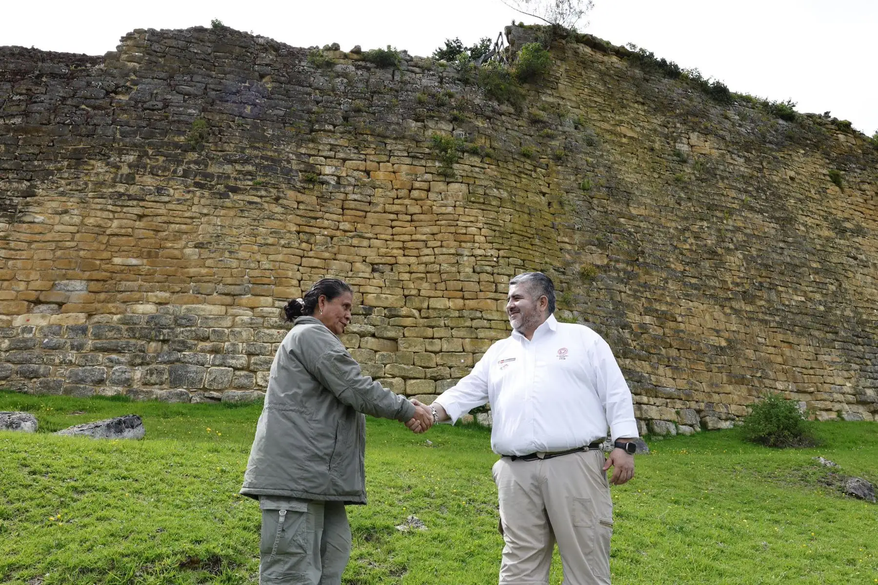 El ministro de Cultura, Fabricio Valencia,, llega a la llaqta de Kuélap, para verificar el avance de los trabajos del Programa de Investigación Arqueológica e Interdisciplinaria del Complejo Arqueológico Monumental Kuélap – PRIAK.
Foto:Mincul