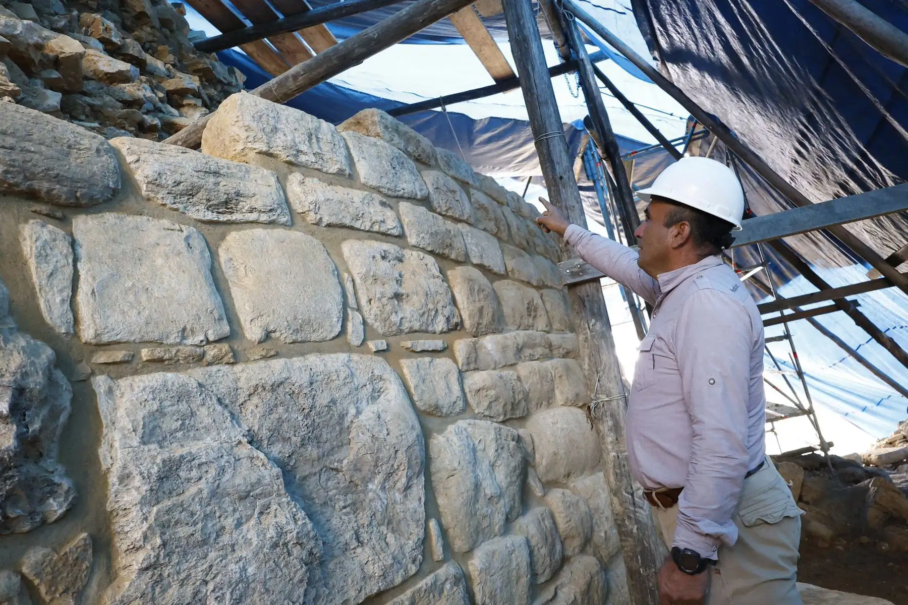 El ministro de Cultura, Fabricio Valencia,, llega a la llaqta de Kuélap, para verificar el avance de los trabajos del Programa de Investigación Arqueológica e Interdisciplinaria del Complejo Arqueológico Monumental Kuélap – PRIAK.
Foto:Mincul