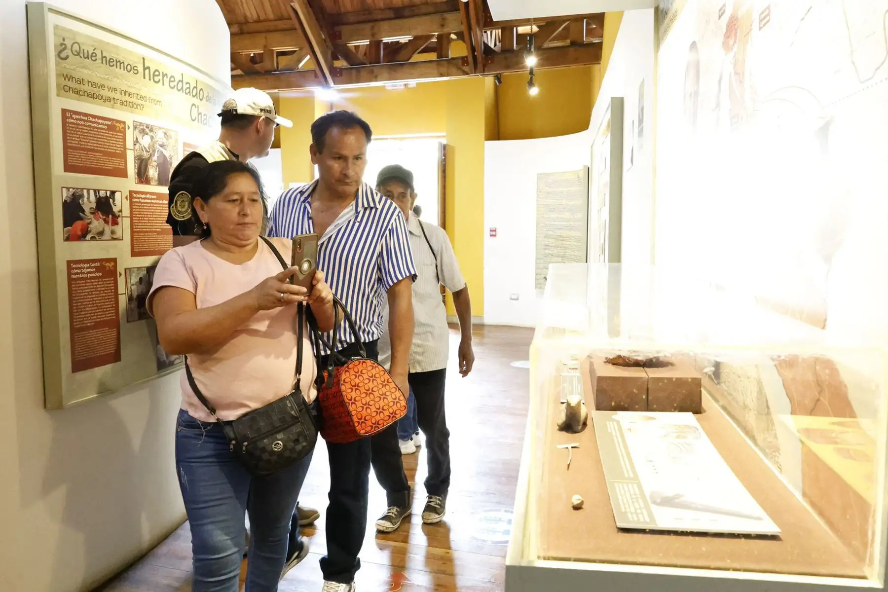 El ministro de Cultura, Fabricio Valencia,, llega a la llaqta de Kuélap, para verificar el avance de los trabajos del Programa de Investigación Arqueológica e Interdisciplinaria del Complejo Arqueológico Monumental Kuélap – PRIAK.
Foto:Mincul