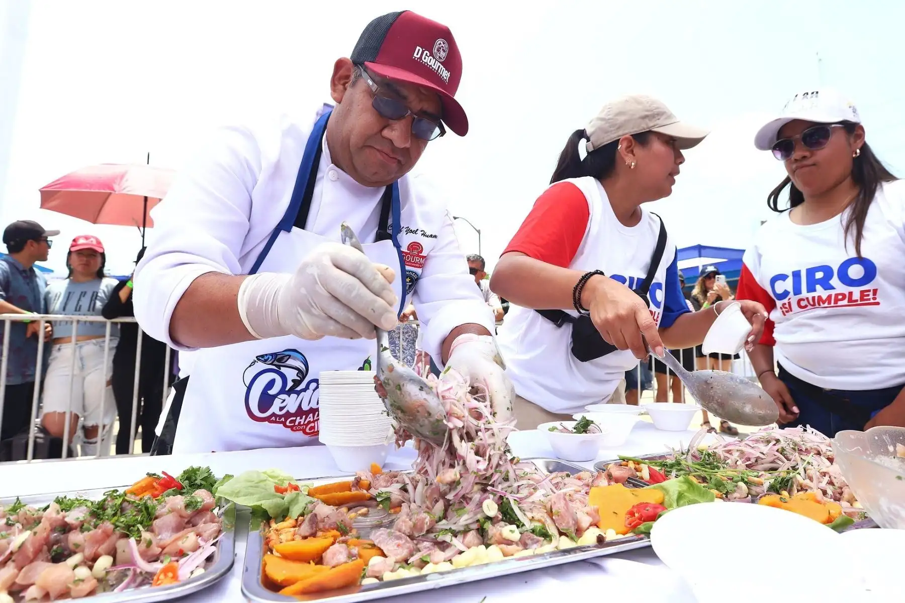 Miles de chalacos disfrutaron del ceviche más largo del Perú. Foto: ANDINA/Difusión.