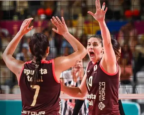 Universitario impuso su garra y se hizo del primer clásico de la Liga Peruana de Vóley del 2025