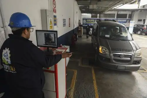 Sutran recuerda revisión técnica para placas que terminan en 3. Foto: Difusión