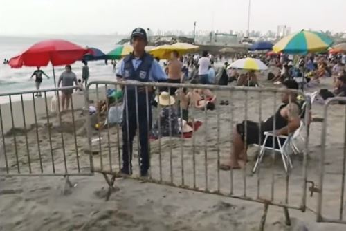 Defensoría pide a municipio de Barranco sustentar la colocación de rejas en playas. Foto: ANDINA/Difusión.