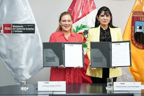 Alcaldesa de Barranco, Jessica Barrios y la ministra de Comercio Exterior y Turismo, Desilú León, firmaron un acuerdo para brindar mayor seguridad y espacios para los turistas. Foto: Cortesía. ANDINA/Difusión