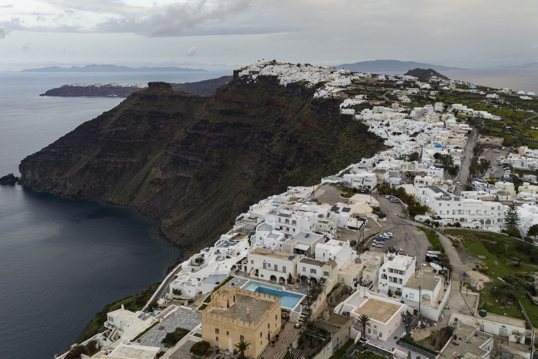 El martes se registró un sismo a las 02h45 GMT (04h45 hora local) de magnitud 4,9 con epicentro en el Mar Egeo, a unos 31 km de Santorini, indicó el Instituto Geodinámico del Observatorio de Atenas.
Foto: AFP