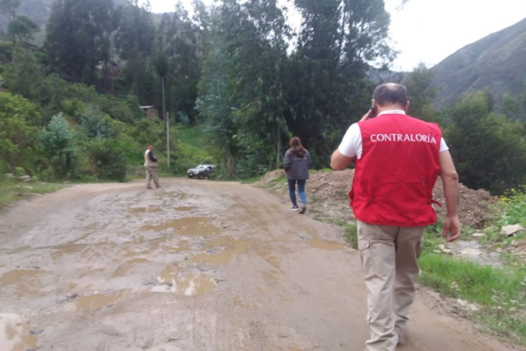 La carretera longitudinal Conchucos recorre las provincias de Sihuas, Pomabamba, Piscobamba, Carlos Fermín Fitzcarrald y Huari