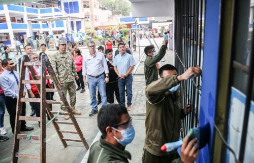 El ministro de Educación, Morgan Quero, supervisó los trabajos de mantenimiento que se ejecutan en las instituciones educativas públicas de El Agustino. Foto: Minedu