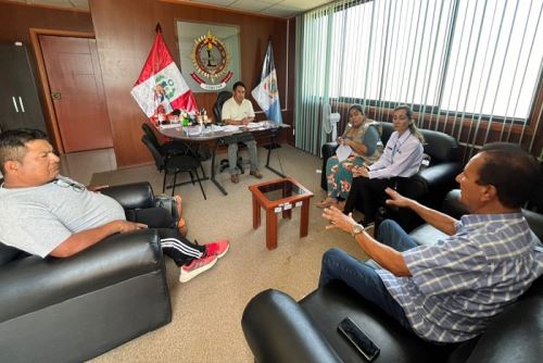 Un equipo técnico del Minam y representantes del OEFA llegaron al distrito de Lobitos  para sostener un encuentro con el alcalde de esa comuna y los gremios de pescadores artesanales.