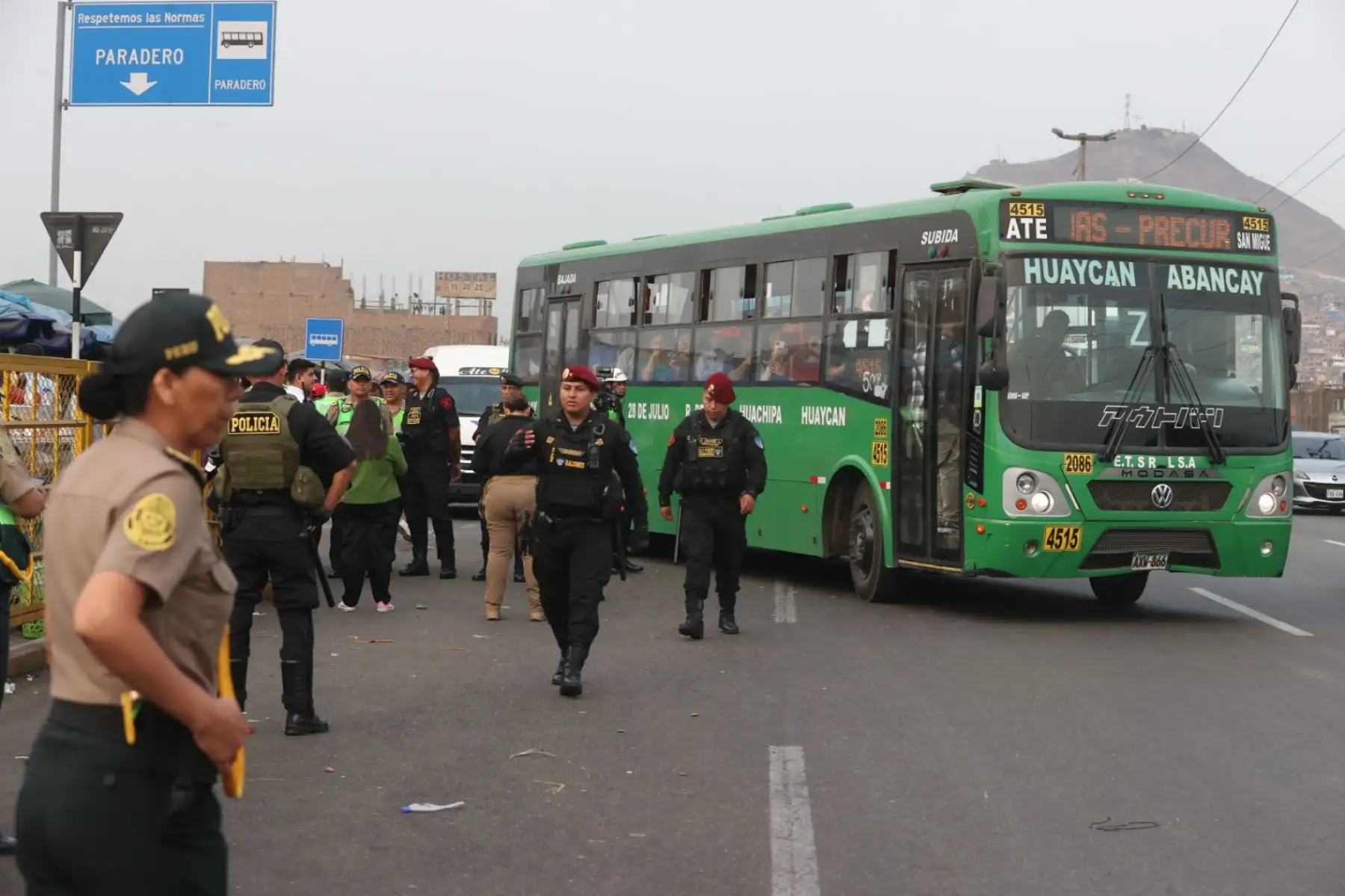 Se aprecia que buses están cubriendo necesidad de viaje de población, señaló el general PNP Monroy. Foto: ANDINA/Juan Carlos Guzmán.