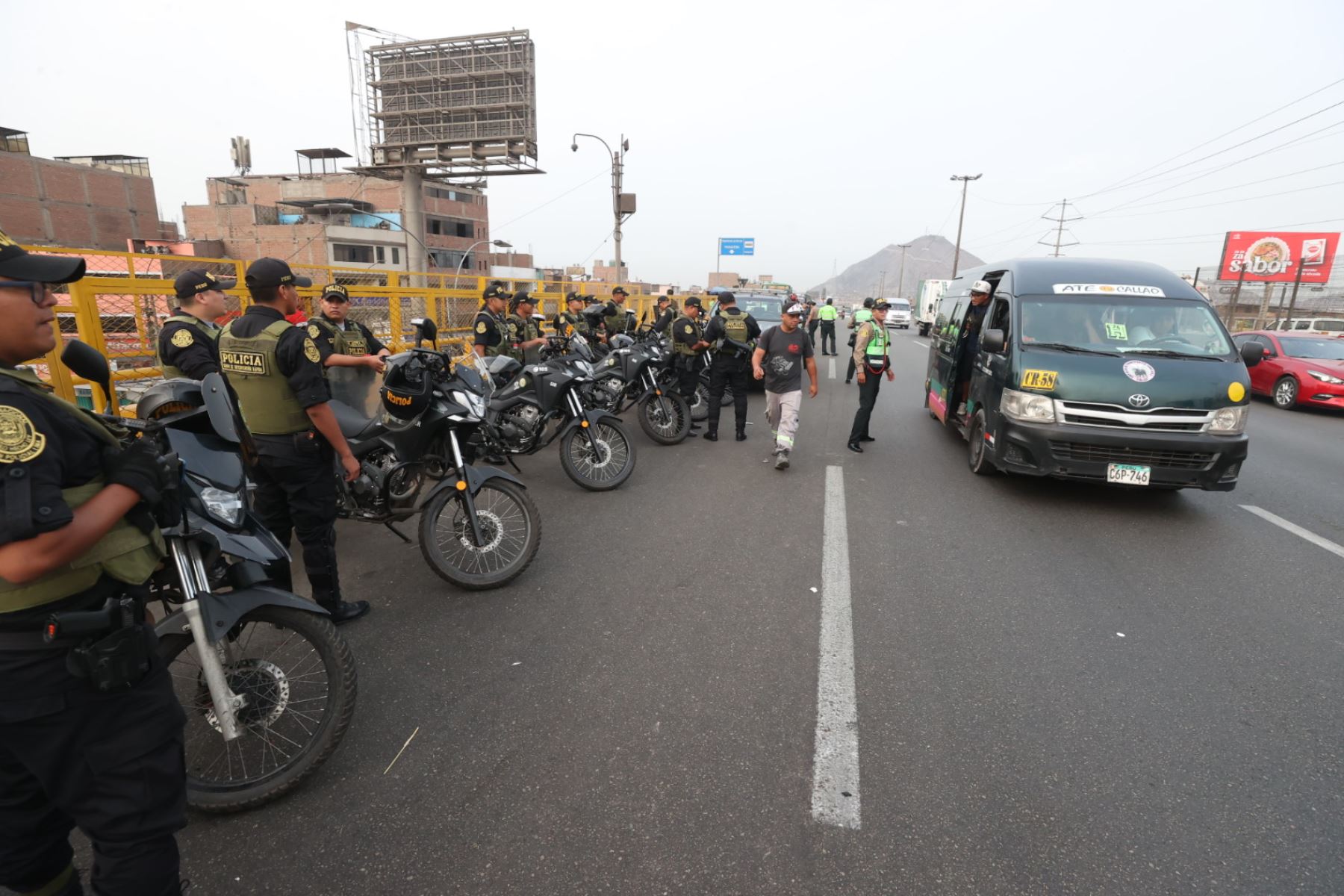 Se aprecia que buses están cubriendo necesidad de viaje de población, señala general PNP Monroy. Fotos:ANDINA/Juan Carlos Guzmán