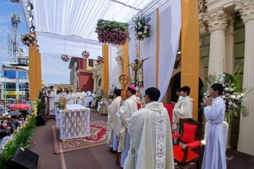 Cientos de fieles participaron de la misa en honor a la Santísima Cruz de Motupe. ANDINA/Difusión