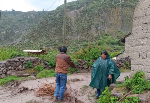 La caída de un huaico de grandes proporciones, a causa de lluvias intensas, afectó varias viviendas y vías carrozables en el distrito de Tauría, ubicado en la provincia arequipeña de La Unión. ANDINA/Difusión