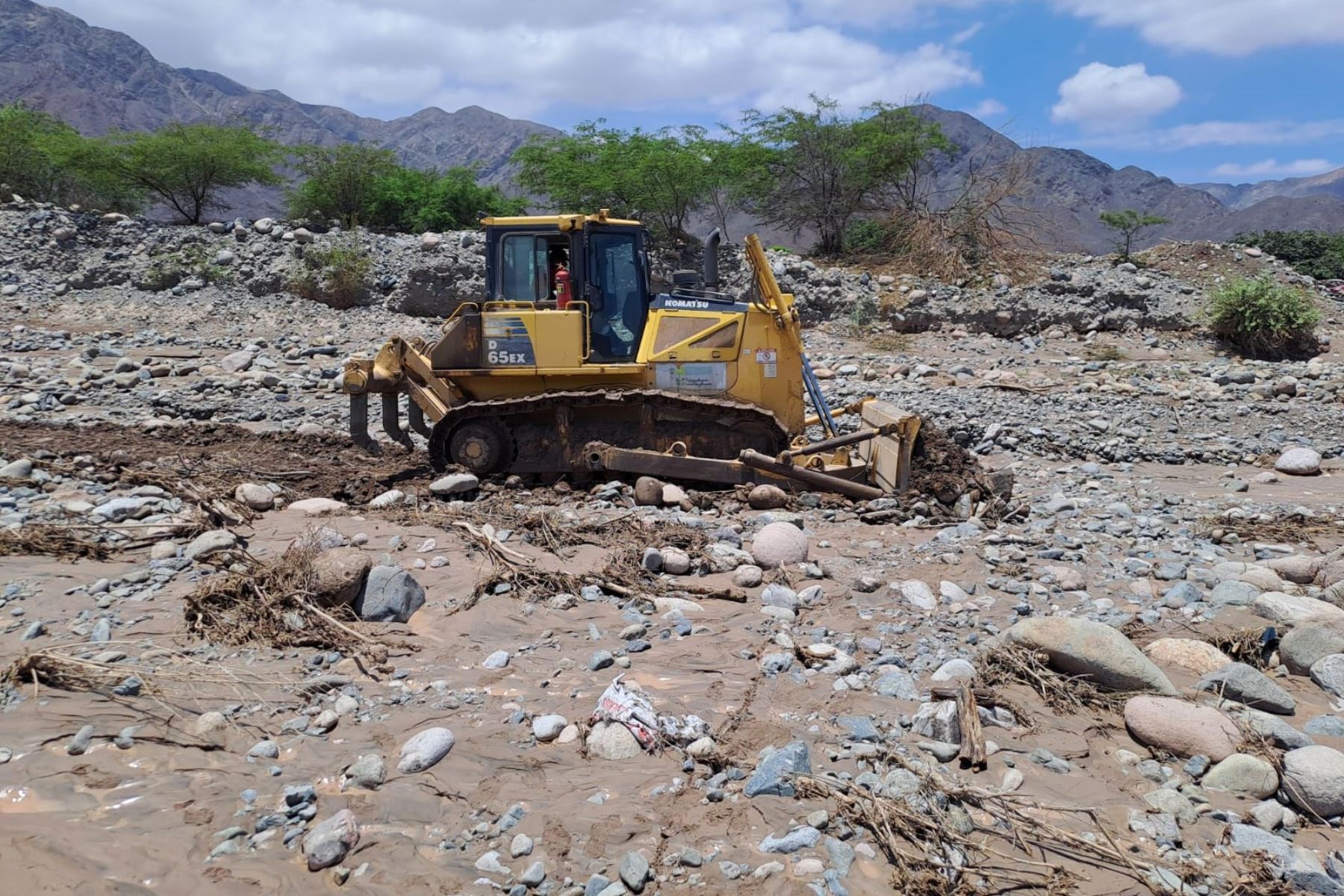 Los trabajos se desarrollan en el río Tierras Blancas, en el sector Ranchería, en la provincia iqueña de Nasca. Foto: MVCS