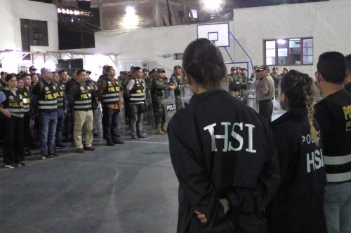 En un esfuerzo bilateral, la Oficina de Investigaciones de Seguridad Nacional de Inmigración y Aduanas de la Embajada de los Estados Unidos en Perú (HSI Lima) se unió a la Policía Nacional del Perú (PNP) para arrestar y desmantelar las actividades ilícitas de los miembros del Tren de Aragua en el país. Foto: ANDINA/Difusión