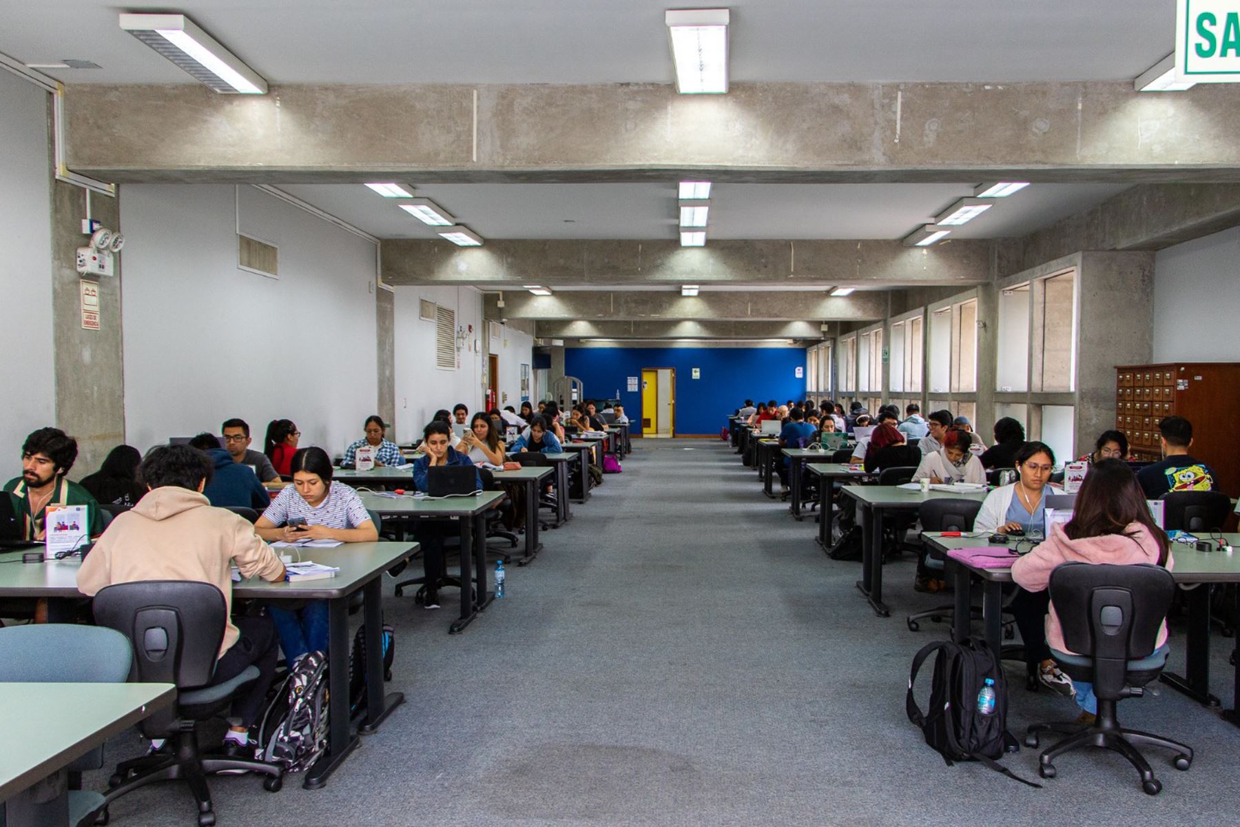 Desde este domingo 9 de febrero la sala de estudio y terraza de la BNP extienden su horario de atención para jóvenes que se preparan para exámenes de admisión. Foto: Difusión