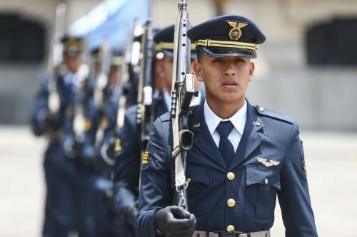 Tradicional cambio de guardia en Palacio de Gobierno