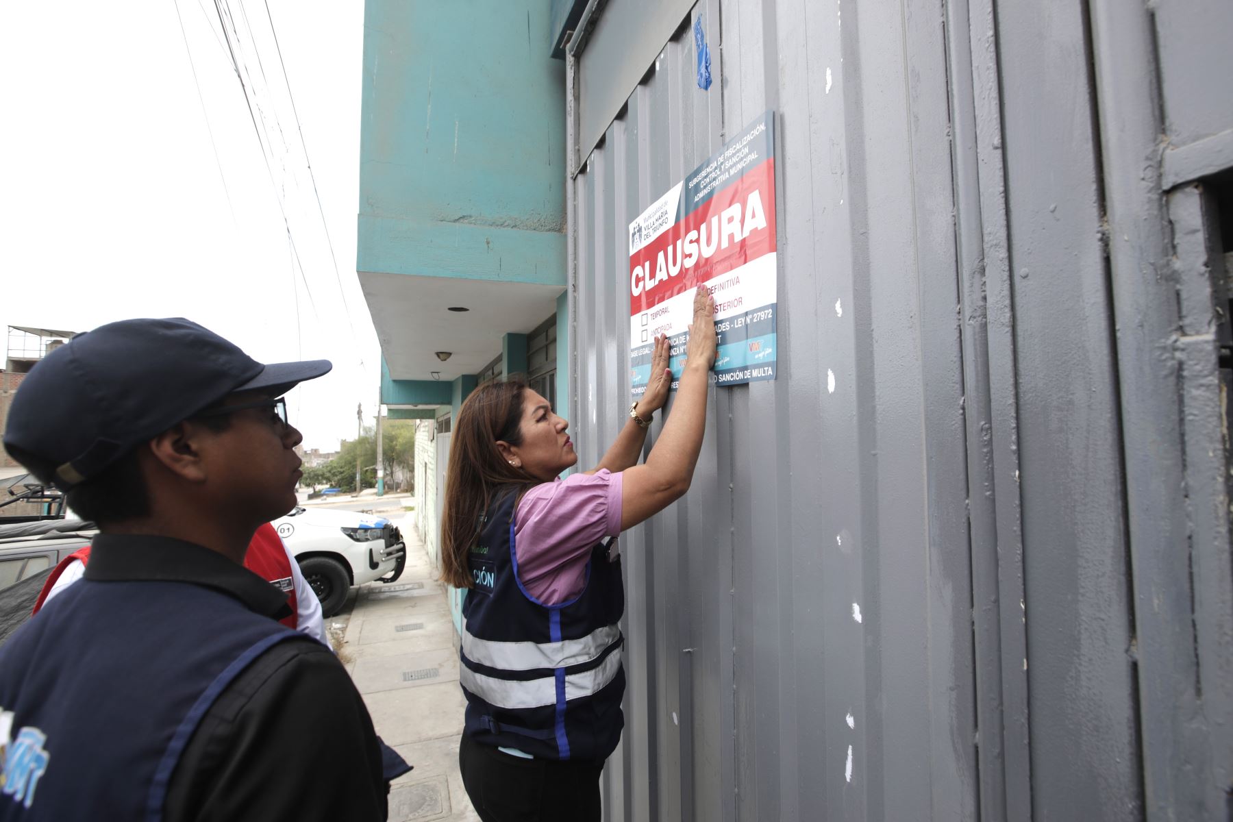 Personal de la DRELM y de municipalidad de Villa María del Triunfo intervinieron colegios sin autorización para funcionar. Fotos: ANDINA/Eddy Ramos