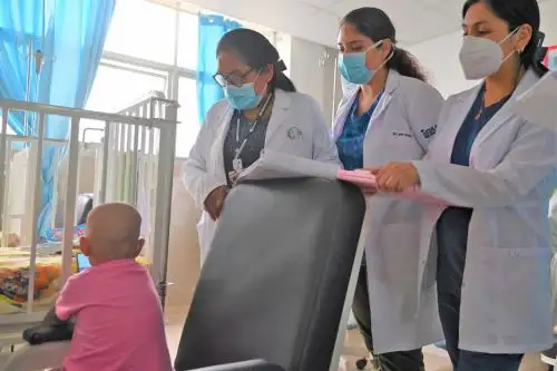 El Ministerio de Salud indicó que en 50 % se redujo el tiempo diagnóstico de cáncer infantil en el Perú. Foto: Andina