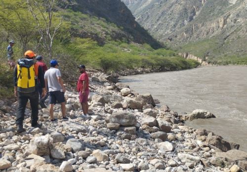 Autoridades y pobladores intensifican búsqueda de un hombre que cayó a un afluente del río Marañón en el distrito de Ucuncha, provincia de Bolívar, en la sierra de la región La Libertad. ANDINA/Difusión