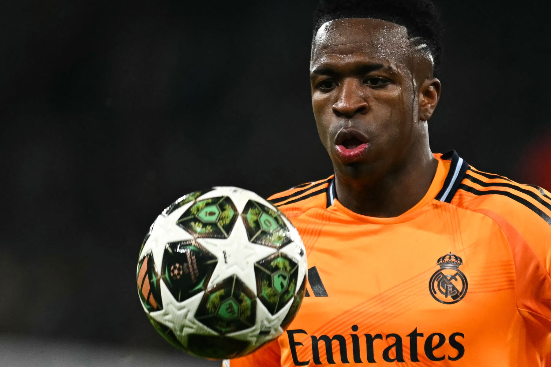 El delantero brasileño del Real Madrid, Vinicius Junior durante el partido de fútbol de la Liga de Campeones de la UEFA entre Manchester City y Real Madrid en el estadio Etihad de Manchester, noroeste de Inglaterra.
Foto: AFP