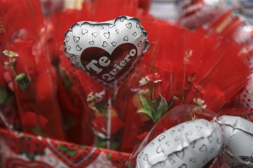 Mesa Redonda se llena de color y romance con la venta de productos por el Día de San Valentín