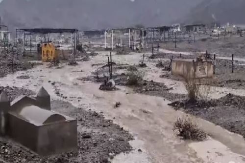 El huaico se  presentó por el cementerio de Aja.