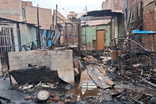 Incendio en San Martin de Porres. Foto: ANDINA/Difusión