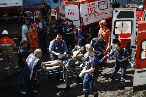 Incendio en fábrica de disfraces de carnaval en Río de Janeiro deja 21 heridos.