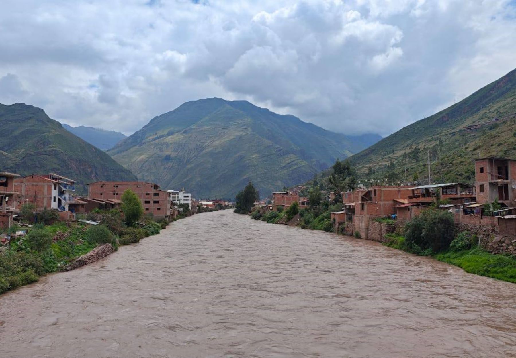 Senamhi declaró en el umbral hidrológico rojo al río Mapacho, el segundo más importante de Cusco, y existe el peligro de desborde que podría afectar a varios poblados. ANDINA/Difusión