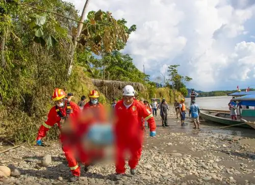 Brigadas de rescate realizan labores de búsqueda de los pasajeros desaparecidos tras el naufragio de una canoa en el río Inambari, en la provincia de Carabaya, región Puno. Foto: Municipalidad de Carabaya