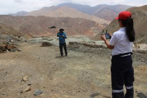 Con la participación de 47 profesionales de Ecuador, Chile, y Perú, concluyó la “Capacitación Internacional presencial del Uso y manejo del Sistema de Aeronaves Pilotadas a Distancia (RPAS)” para la vigilancia medioambiental en el sector minero. Foto: Cortesía.