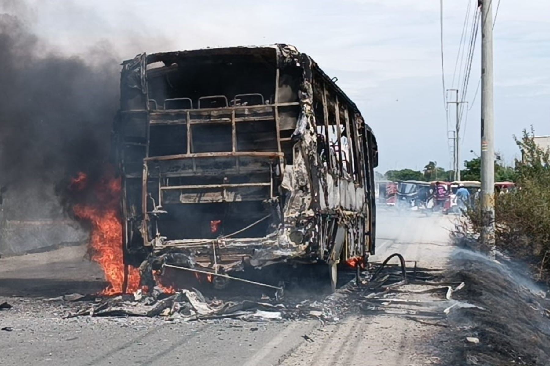 Este es el tercer ataque que sufre la empresa de transportes interprovincial El Dorado que une las provincias de Trujillo y Ascope. Foto: Cortesía Luis Puell