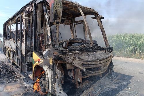 Este es el tercer ataque que sufre la empresa de transportes interprovincial El Dorado que une las provincias de Trujillo y Ascope. Foto: Cortesía Luis Puell