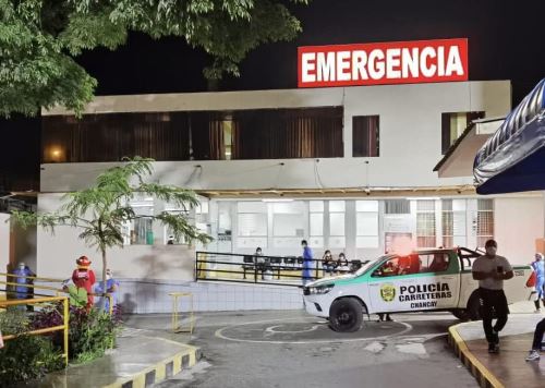 El servicio de emergencia del Hospital de Chancay atendió a 35 de los 38 pasajeros heridos del bus que cayó tras el colapso de una de las vías del puente Chancay, a la altura del km 75 de la carretera Panamericana Norte.