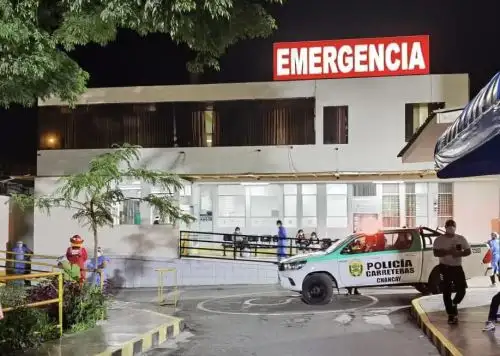 El servicio de emergencia del Hospital de Chancay atendió a 35 de los 38 pasajeros heridos del bus que cayó tras el colapso de una de las vías del puente Chancay, a la altura del km 75 de la carretera Panamericana Norte.