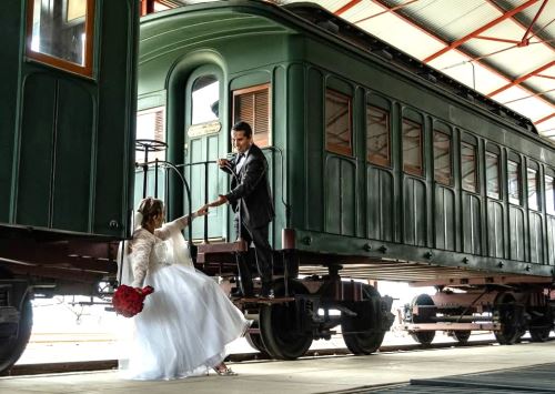 El Museo Ferroviario Nacional de Tacna creó un ambiente especial para que hoy viernes 14 y mañana sábado 15 las parejas celebren de manera simbólica el Día de San Valentín. ANDINA/Difusión