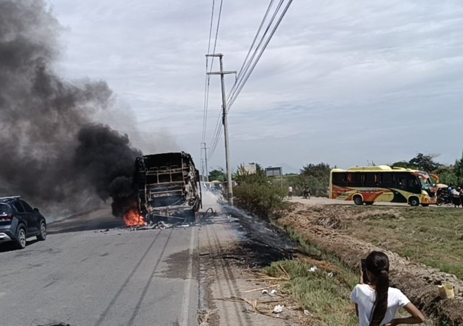 Agentes policiales capturaron a tres presuntos implicados en los ataques contra las unidades de la empresa de transportes El Dorado en el distrito de Paiján, región La Libertad. ANDINA/Difusión