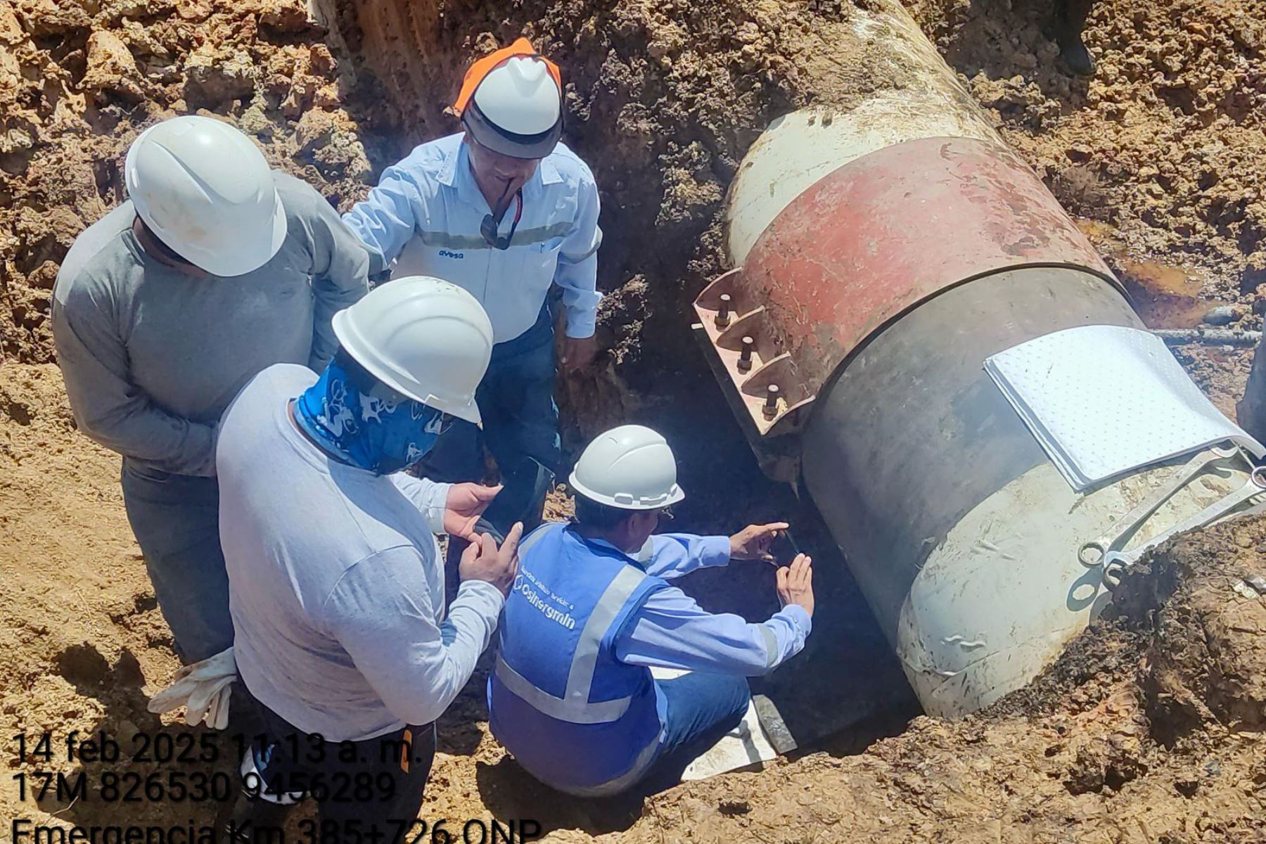 Una inspección confirma que el ducto fue perforado con un taladro y evidencia un segundo ataque planificado por terceros. Foto: Petroperú