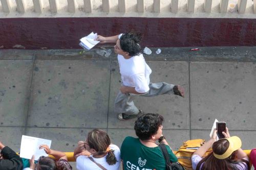 Miles de jóvenes postulan al exigente examen de admisión de la UNI 2025-I