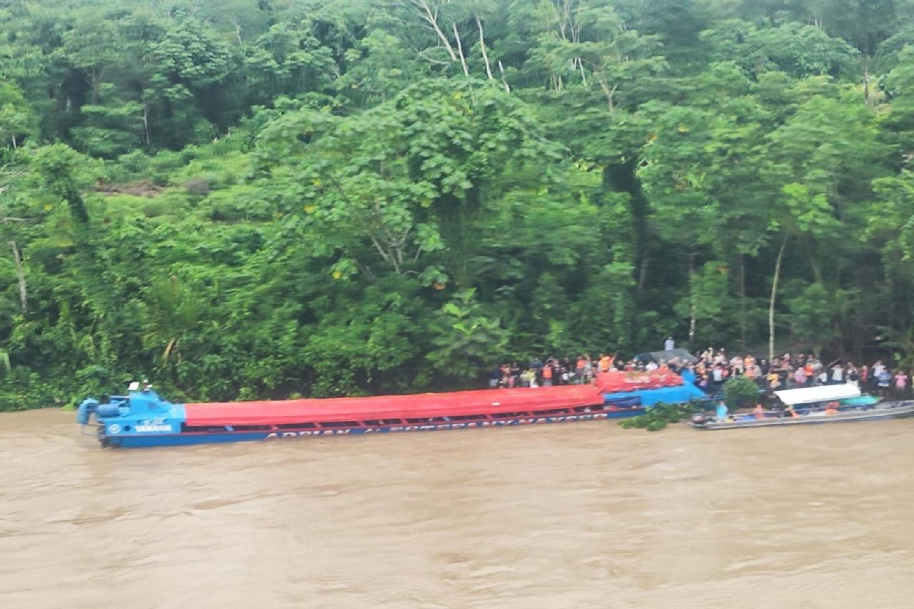 Exitoso rescate realizado por las Fuerzas Armadas, en el que se logró evacuar a más de 100 personas varadas en el río Tambo.