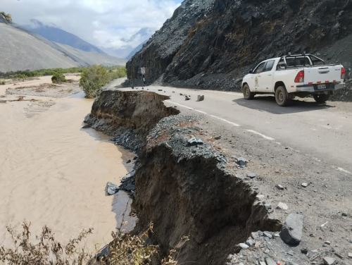 Las lluvias de fuerte a extrema intensidad que se han registrado en Arequipa han ocasionado cuantiosos daños en la región y han sobrepasado la capacidad de respuesta de los gobiernos locales por lo que solicita ser declarada en emergencia. ANDINA/Difusión