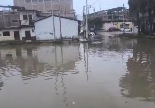 Diversas calles de Tumbes quedaron anegadas a consecuencia de la lluvia torrencial que durante varias horas afectó a esa ciudad. ANDINA/Difusión