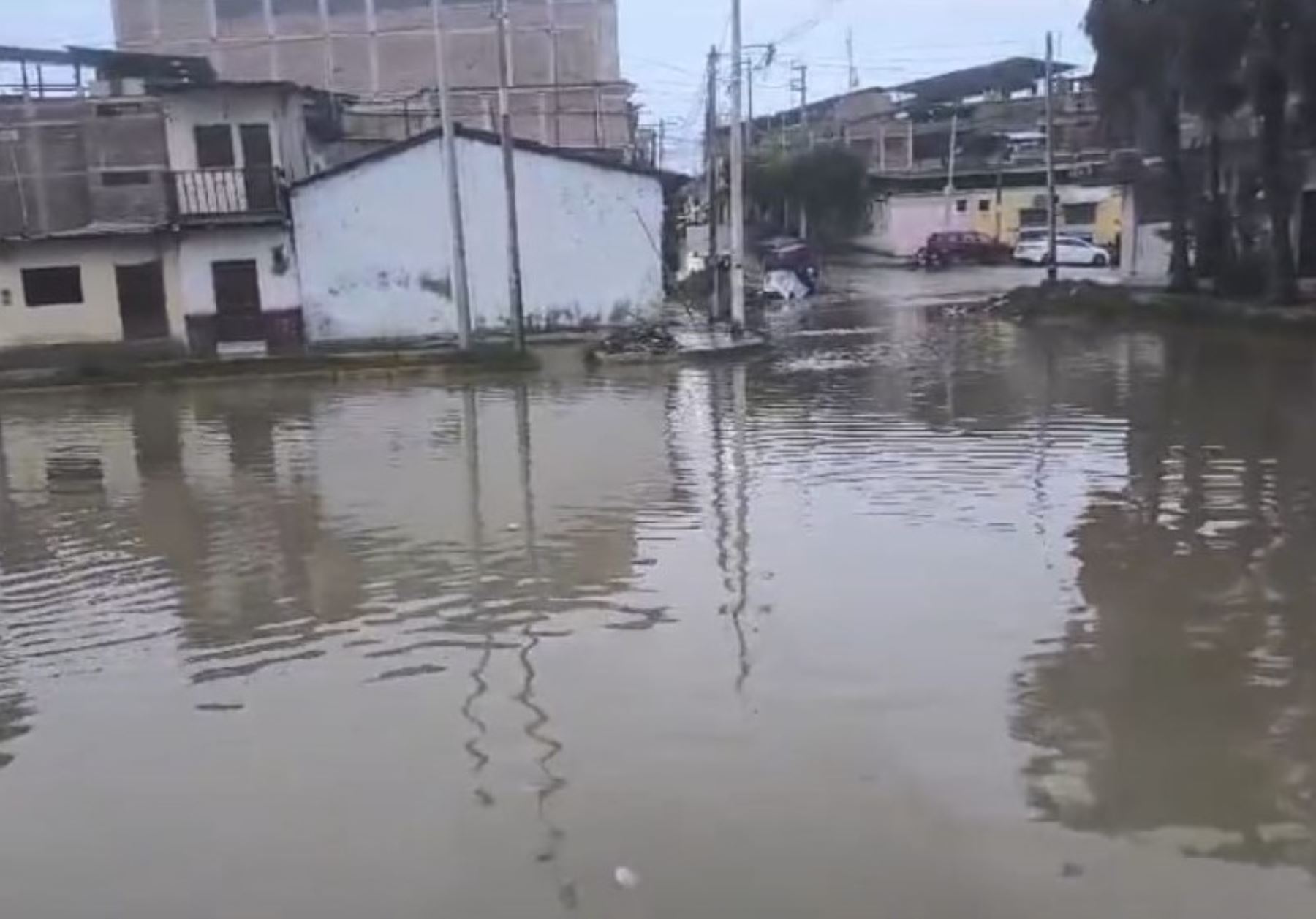 Diversas calles de Tumbes quedaron anegadas a consecuencia de la lluvia torrencial que durante varias horas afectó a esa ciudad. ANDINA/Difusión